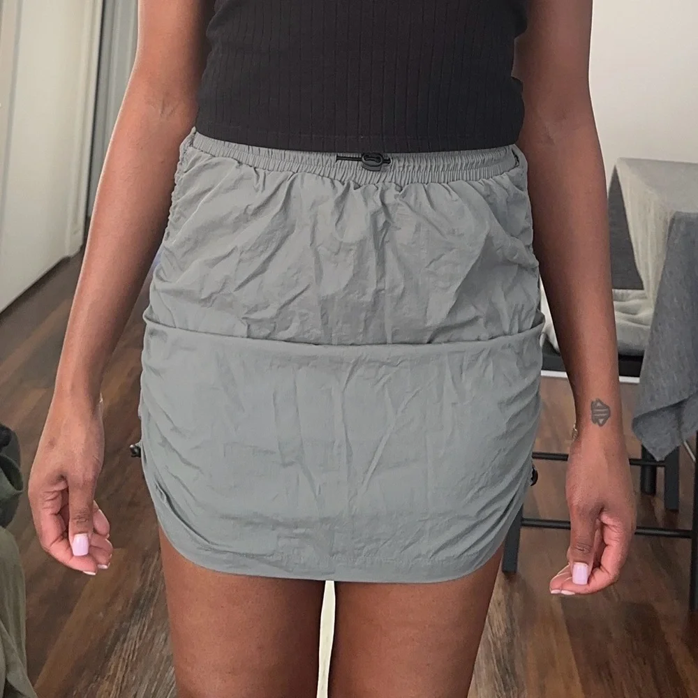 3 Drawstring mini skirts - Picture 8 of 13
